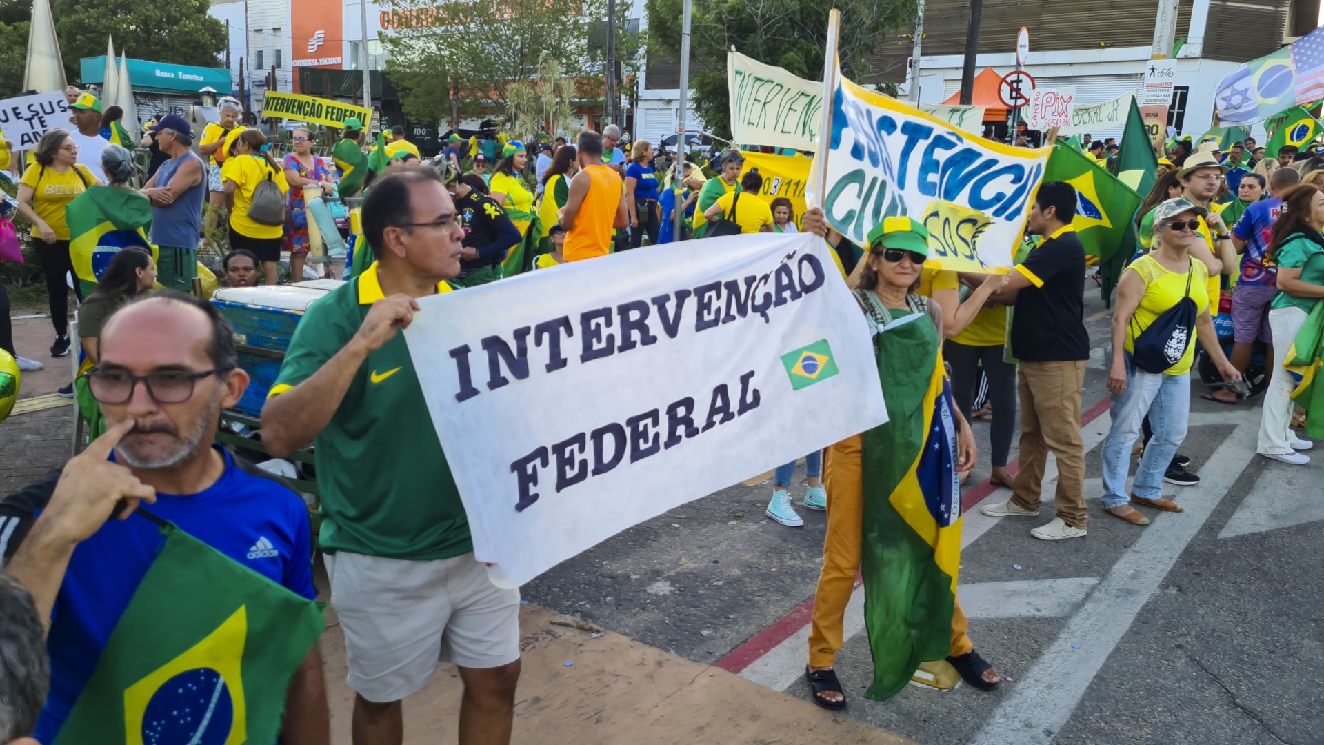 ￼ Manifestação golpista em Fortaleza em 2 de novembro, Dia de Finados (Foto: Fco Fontenele)