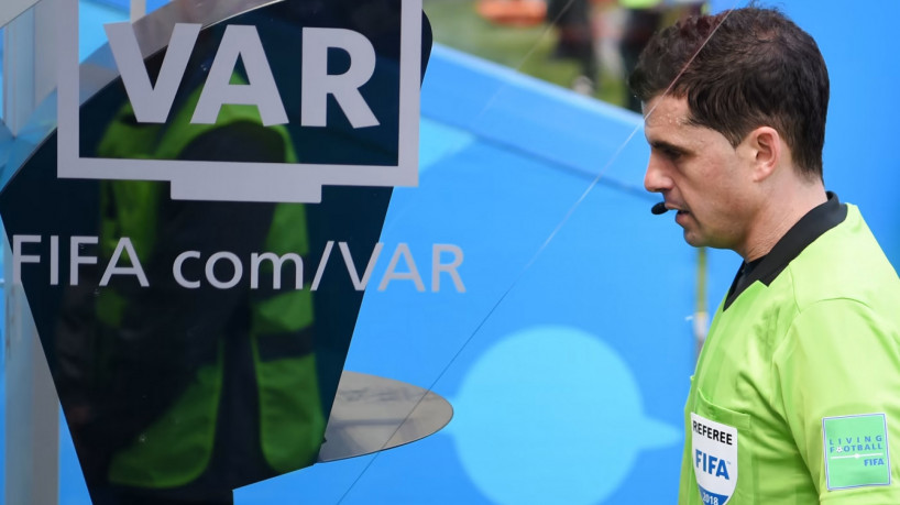 A tela do VAR é um dos recursos disponíveis para o árbitro; entenda como será usado na Copa do Mundo 2022