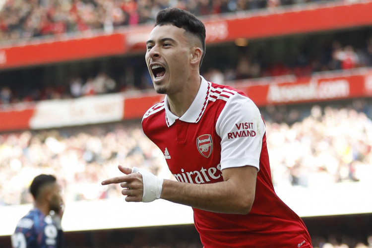 Gabriel Martinelli comemora gol no jogo Arsenal x Nottingham Forest, no Emirates Stadium, pela Premier League