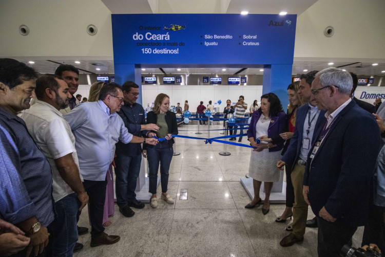 ￼REPRESENTANTES da Azul, da Fraport, e do governo participaram do evento 