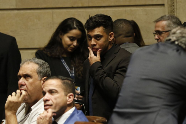 O vereador Gabriel Monteiro durante a votação da cassação de seu mandato na Câmara Municipal do Rio.