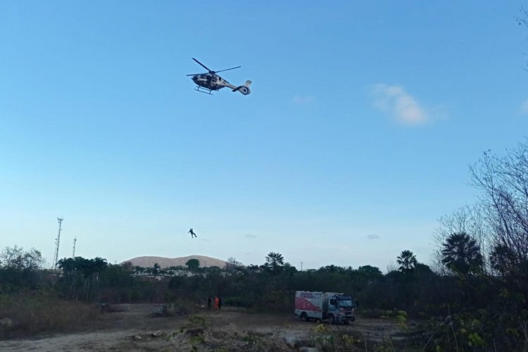 A aeronave da Ciopaer resgatou o corpo na Serra da Aratanha 