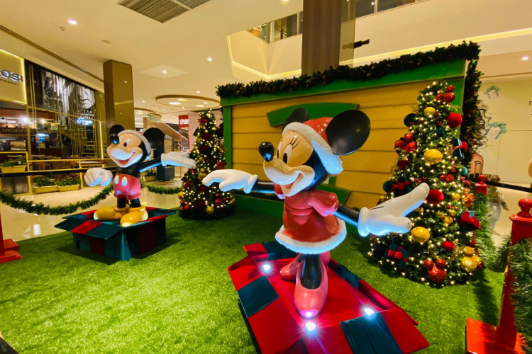 Esse ano, o shopping Rio Mar conta com espaço temático de Natal do mundo de fantasias da Disney