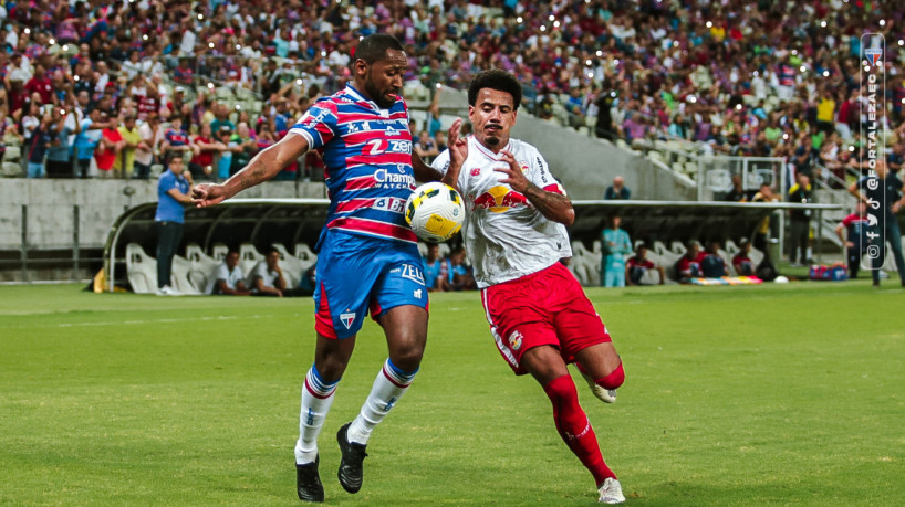 Registro da partida entre Fortaleza e RB Bragantino, pela 37ª rodada do Brasileirão, no Castelão 