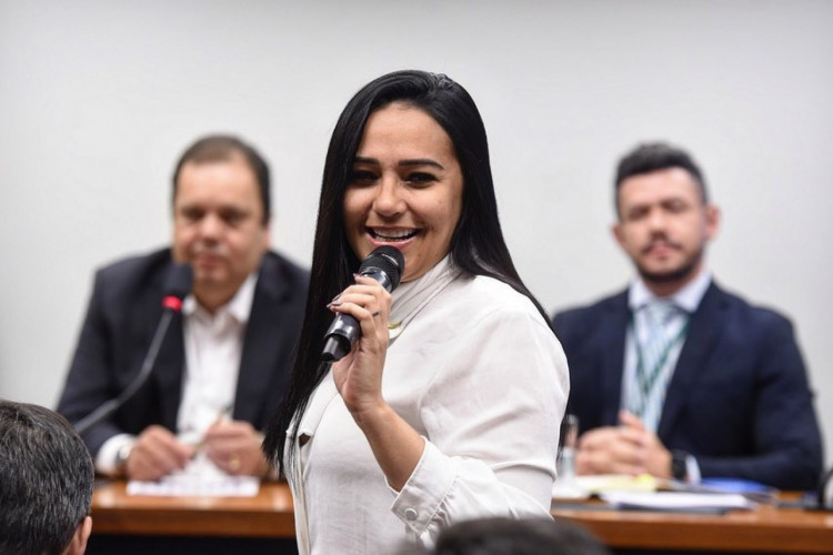 Dayanay Bittencourt foi eleita deputada federal nas eleições de 2022. 