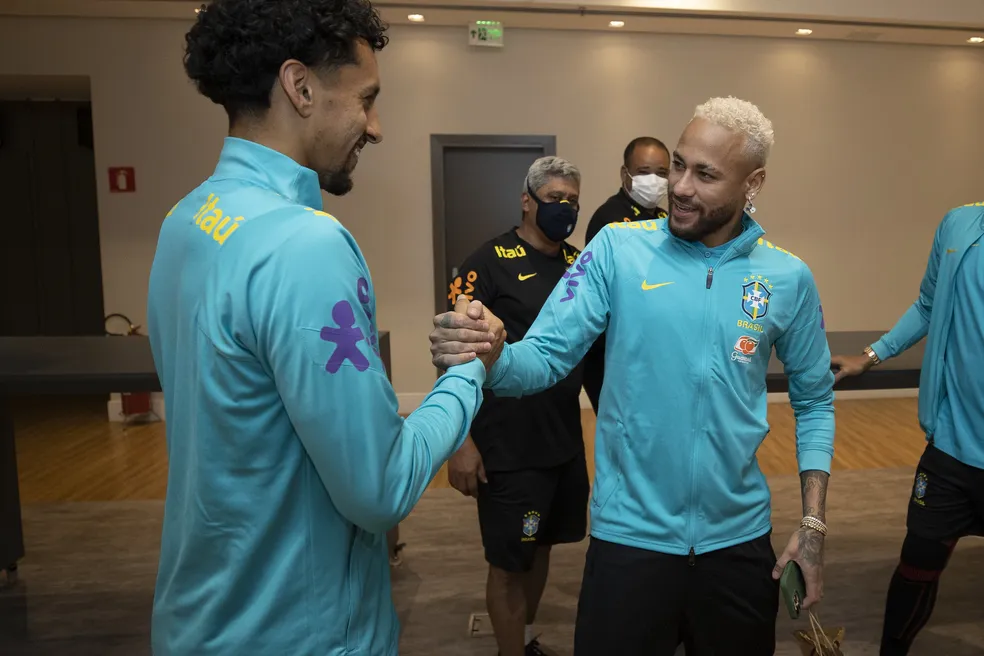 O zagueiro Marquinhos e o atacante Neymar, ambos do PSG, ainda não se juntaram ao grupo da seleção brasileira na Itália