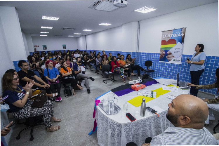 FORTALEZA, CEARÁ, 16-11-2022: O Centro Estadual de Referência LGBT+ Thina Rodrigues realiza o Encontro sobre Empregabilidade para a Populaçãp Trans. (Foto: Fernanda Barros/ O Povo)