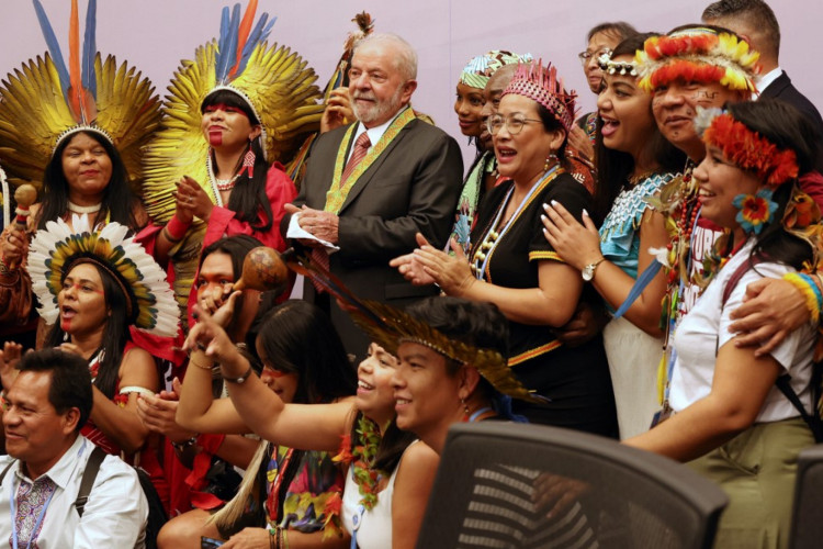 Lula posou para foto com líderes indígenas mundiais na COP27