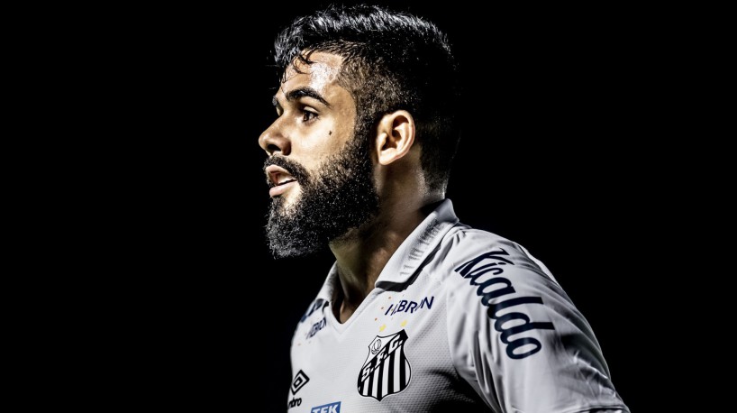 Lateral-esquerdo Felipe Jonatan no jogo RB Bragantino x Santos, no Nabi Abi Chedid, pelo Campeonato Brasileiro Série A