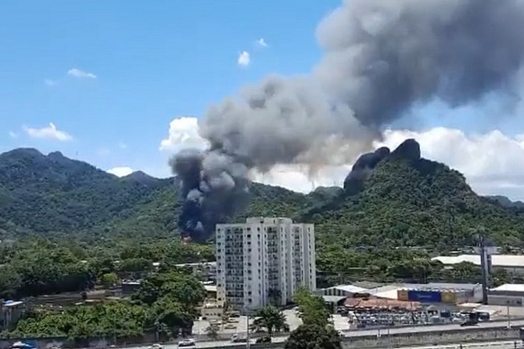 Incêndio atinge estúdios da Rede Globo onde é filmada a novela 