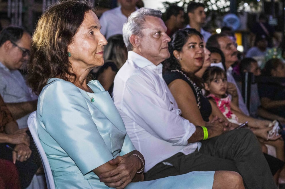 FORTALEZA, CEARÁ, 18-11-2022: Abertura do Natal de Luz do Ceará, na Praça do Ferreira. Na foto, Governadora Izolda Cela e Prefeito José Sarto. (Foto: Fernanda Barros/ O Povo)