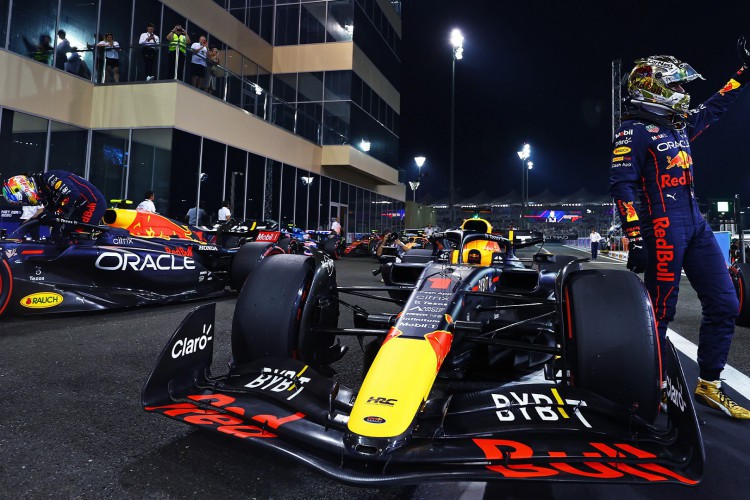 Já campeão, Verstappen conquista pole da última corrida da temporada da Fórmula 1