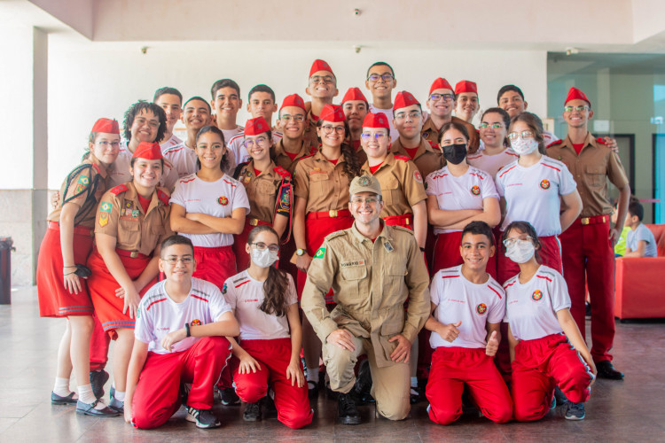 Alunos da turma de astronomia do Colégio Militar do Corpo de Bombeiros do Ceará (CMCB): 502 medalhas em seis anos