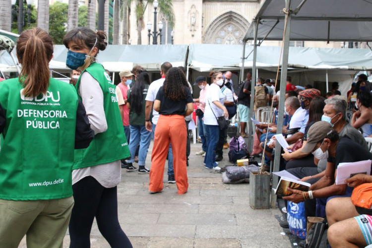 Mutirão oferece apoio jurídico para pessoas em situação de rua