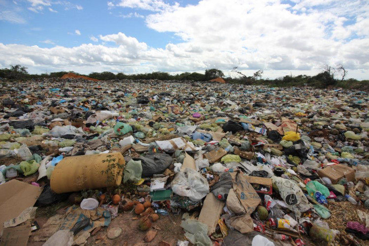 Iniciativas exitosas podem ser replicadas em diferentes municípios; o lixão de Uruburetama  recebe ação com potencial de aplicação em outros territórios. Na foto, o lixão de Baixio (foto)