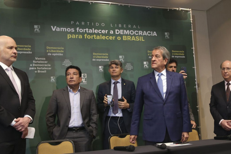 O presidente nacional do Partido Liberal (PL), Valdemar Costa Neto, apresentou relatório que pede a anulação de urnas eleitorais no segundo turno