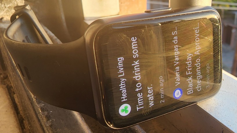 Tela do Huawei Watch Fit 2 é excelente mesmo sob luz solar intensa