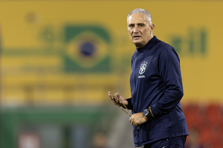 Técnico Tite em treino da seleção brasileira em Doha