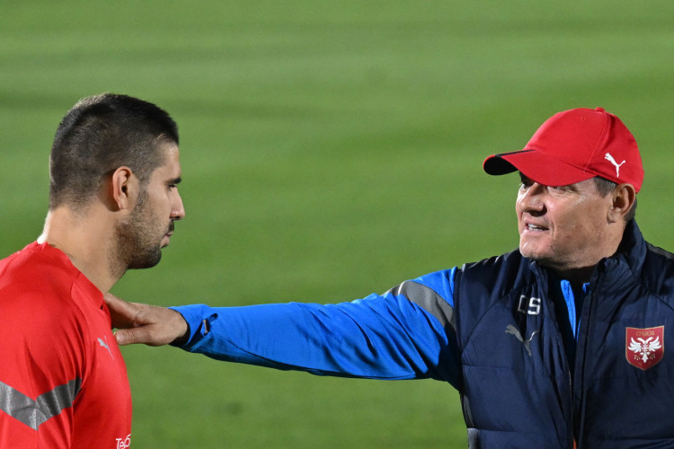 Serbia's forward Aleksandar Mitrovic (L) talks with Serbia's coach Dragan Stojkovic as they take part in a training session at the Al Arabi SC in Doha on November 21, 2022, during the Qatar 2022 World Cup football tournament. 