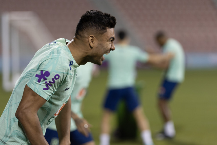 Volante Casemiro durante treinamento da seleção brasileira no Catar