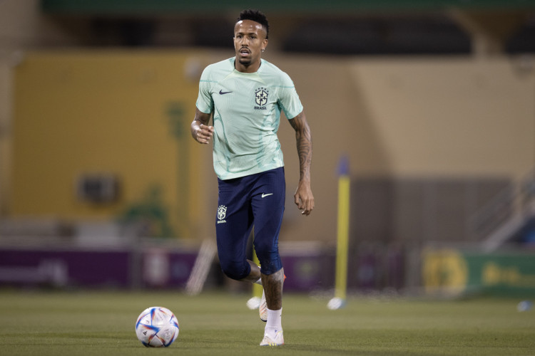 Zagueiro Éder Militão em treino da seleção brasileira em Doha, no Catar