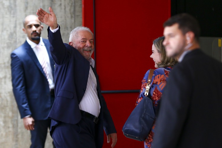 ￼LULA chegou em Brasília ontem para liderar transição