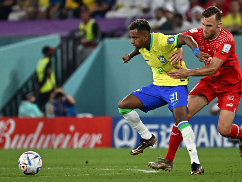 Com gol de Casemiro, Brasil vence e passa para as oitavas da Copa