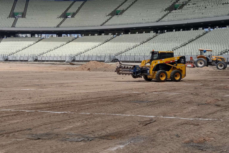 Campo de jogo do Castelão em obras