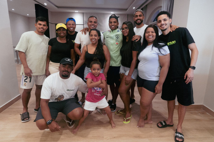 Rodrygo junto com familiares em "rápida folga" no Catar 