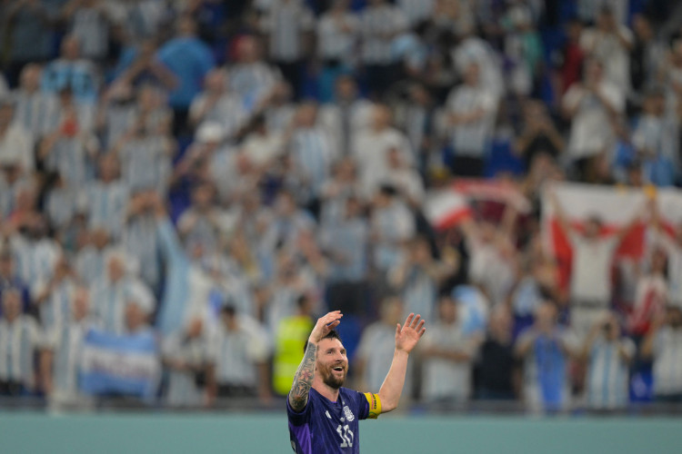 Messi comemorando vitória da Argentina sobre a Polônia, na última rodada da fase de grupos da Copa