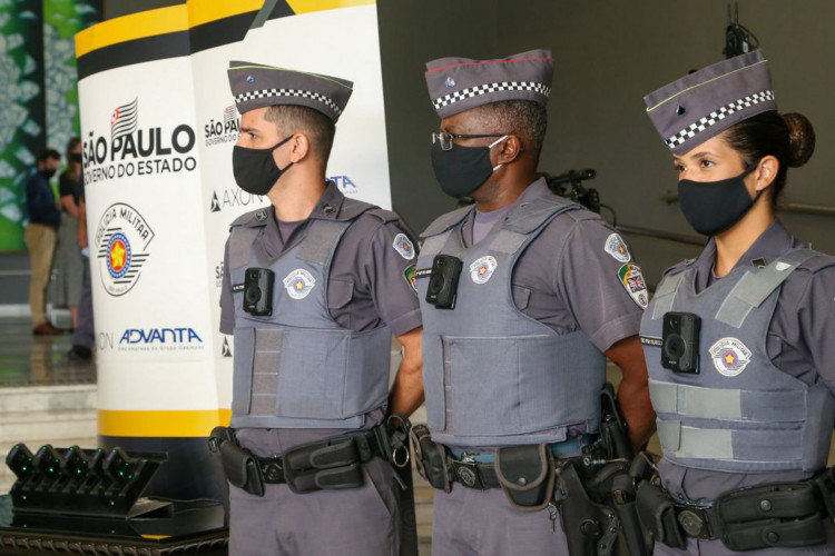 Câmeras instaladas em uniformes da PM de São Paulo evitaram 104 mortes