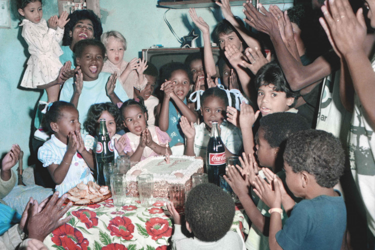 Projeto Retratistas do Morro reúne registros de culturas e vivências negras feitos desde a década de 1970 pelos fotógrafos Afonso Pimenta e João Mendes