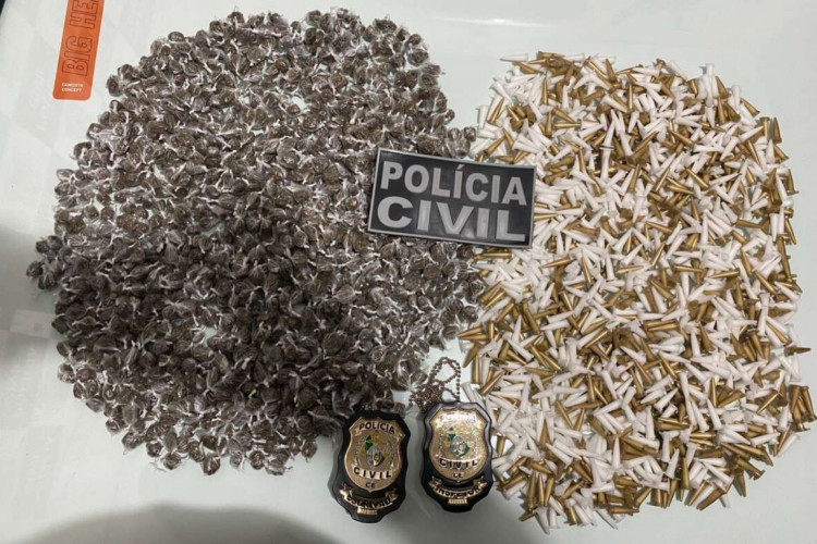 Maconha e cocaína foram apreendidas na ação policial