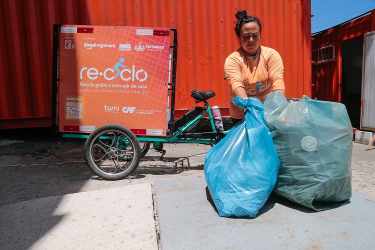 20 triciclos elétricos de reciclagem já circulam em Fortaleza. Meta é expandir programa para todas as regionais