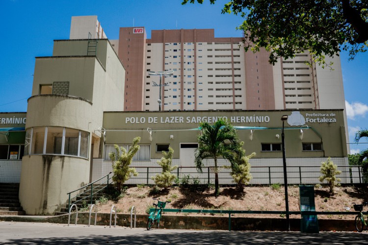 FORTALEZA-CE, 08-12-2022: Pólo de Lazer davSargento Hermínio com vários ambientes degradados e convivendo com lixo. (Foto: Júlio Caesar/O Povo) 