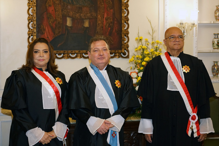 Comando do TRT para o biênio 2023-2024: Maria Roseli Mendes Alencar, Durval César de Vasconcelos Maia e Clóvis Valença Alves Filho(Foto: Divulgação)