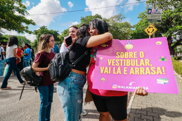 Portões abriram por volta das 7h50min deste domingo, 11