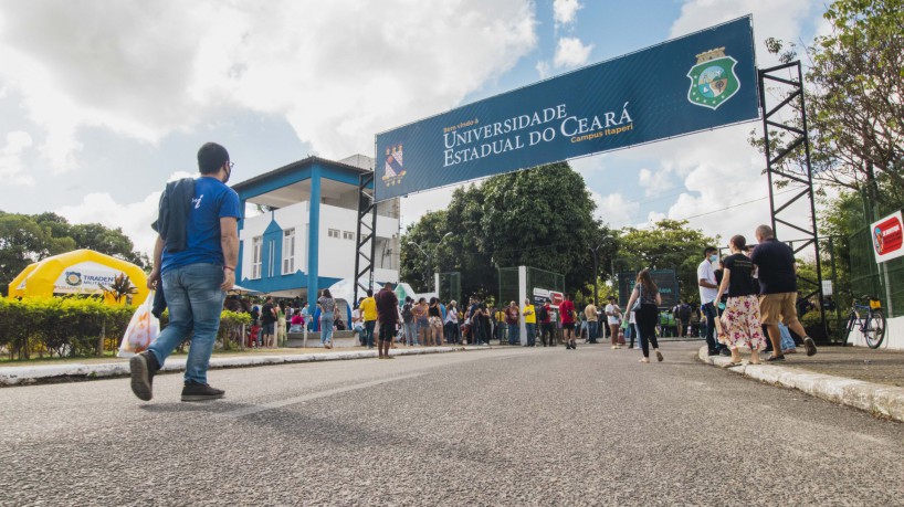 FORTALEZA, CEARÁ, 11-12-2022: Realização do Vestibular UECE, no campus Itaperi. (Foto: Fernanda Barros/ O Povo)