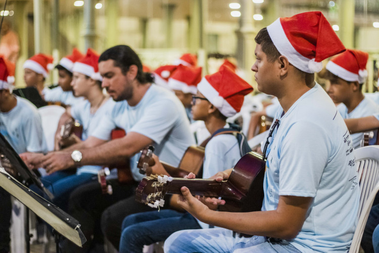 Orquestra da Fundação Raimundo Fagner se apresentou no Theatro José de Alencar