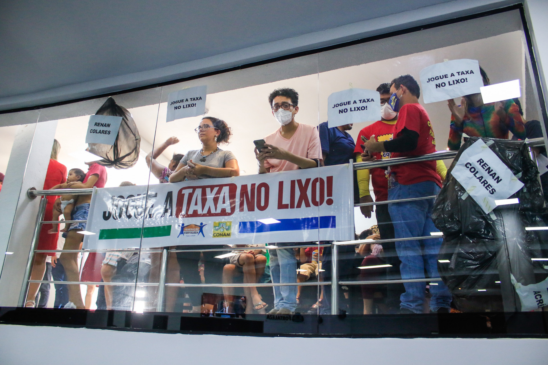 ￼PROTESTO contra Taxa do Lixo marcou sessão de ontem da Câmara (Foto: THAÍS MESQUITA)