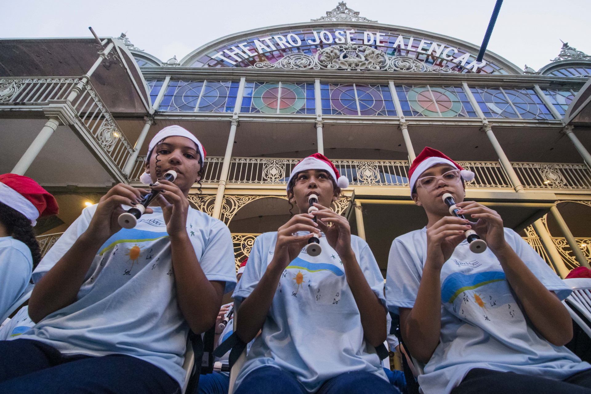 Grupo Musical Vento Aragano deseja a todos os fãs e amigos um Feliz Natal e  um 2021 cheio de realizações e prosperidade