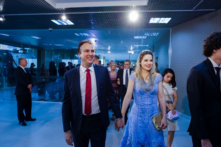 FORTALEZA, CEARA, BRASIL, 16.12.22: Camilo Santana e Onelia Santana. Diplomação no TRE dos Deputados Estaduais / Deputados Federais / Governador / Senador (Aurelio Alves/ O POVO)