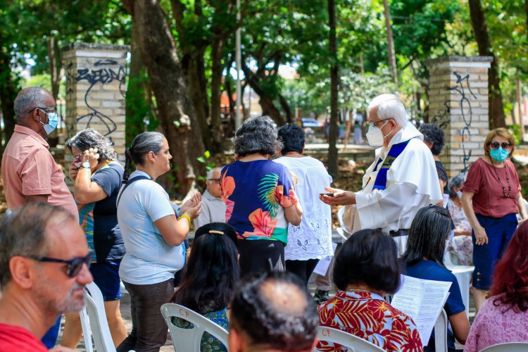 O Movimento Igreja em Saída celebrou missa neste domingo, 18, no Parque Rio Branco