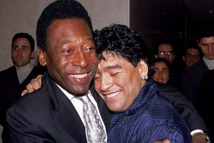 Pele e Maradona Abraçados