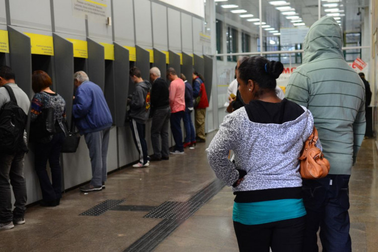 São Paulo - Bancários decretam greve e movimentações bancárias só poderão ser feitas pela internet ou caixas eletrônicos.(Rovena Rosa/Agência Brasil)