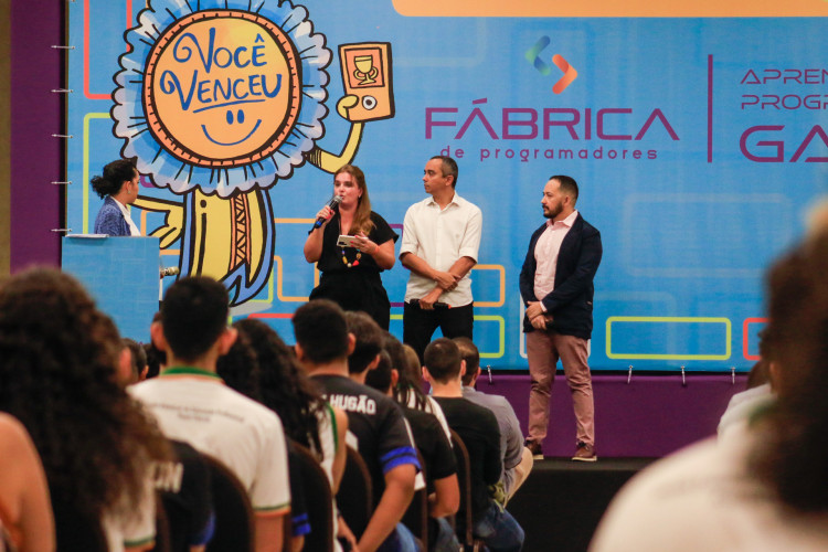 FORTALEZA, CEARÁ, BRASIL, 19-12-2022: Fabrica de programadores, aprendendo a programar games (Foto:Thais Mesquita/ O Povo)