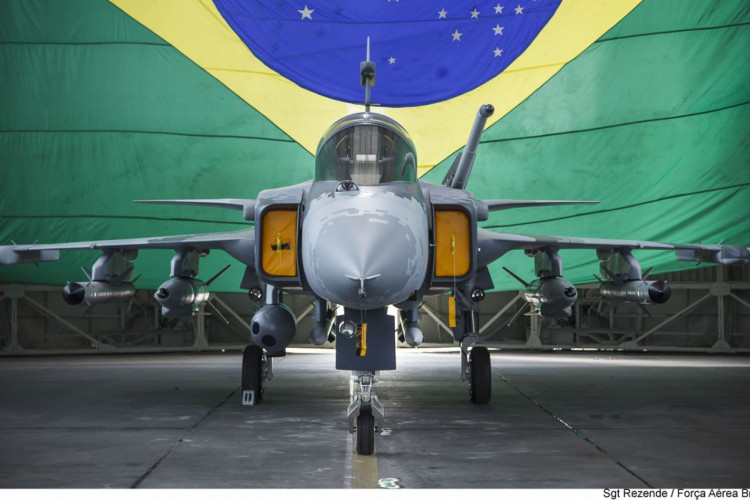 Caças suecos Gripen passam a incorporar a frota da FAB