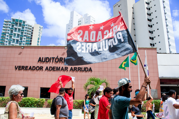 : Câmara Municipal vota taxa do lixo sob protesto popular