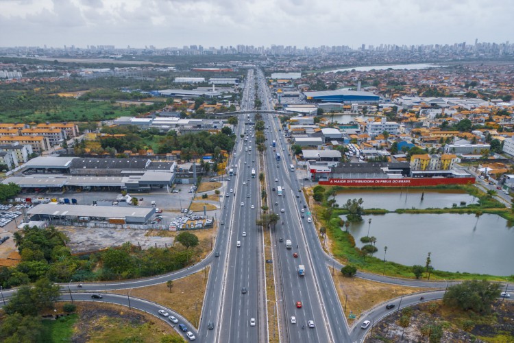 Imagem de apoio ilustrativo. Vista aérea da BR 116 no viaduto da Oliveira Paiva 