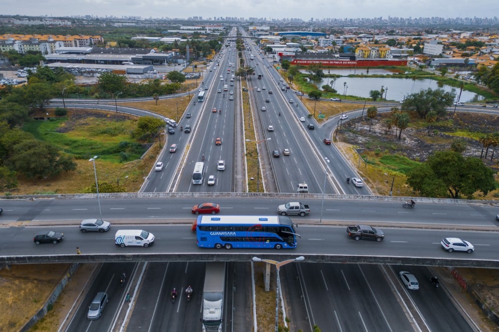 O arquiteto e urbanista Jefferson John afirma que o modelo de desenvolvimento urbano em Fortaleza priorizou grandes obras viárias, como túneis e viadutos, sem resolver os congestionamentos de forma estrutural(Foto: FCO FONTENELE)